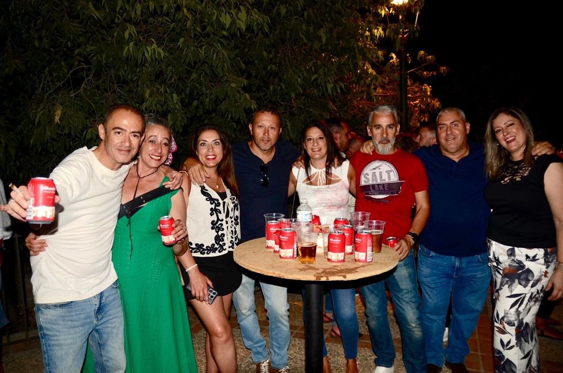 Fiesta Ochentera en Huétor Vega: rímel, tupés y lentejuelas