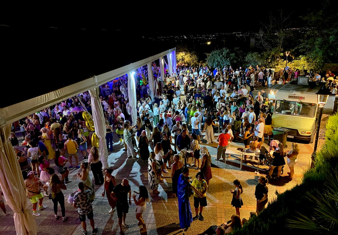 Fiesta Ochentera en Huétor Vega: rímel, tupés y lentejuelas