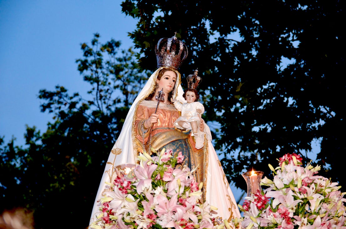 La emocionante procesión de San Roque y la Virgen del Rosario en Huétor Vega
