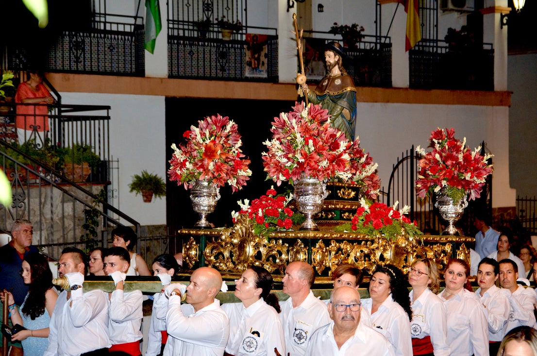La emocionante procesión de San Roque y la Virgen del Rosario en Huétor Vega