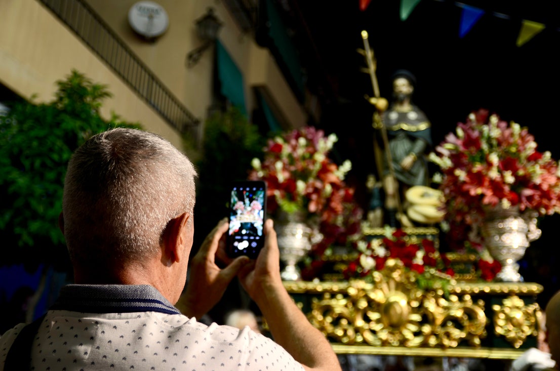 La emocionante procesión de San Roque y la Virgen del Rosario en Huétor Vega