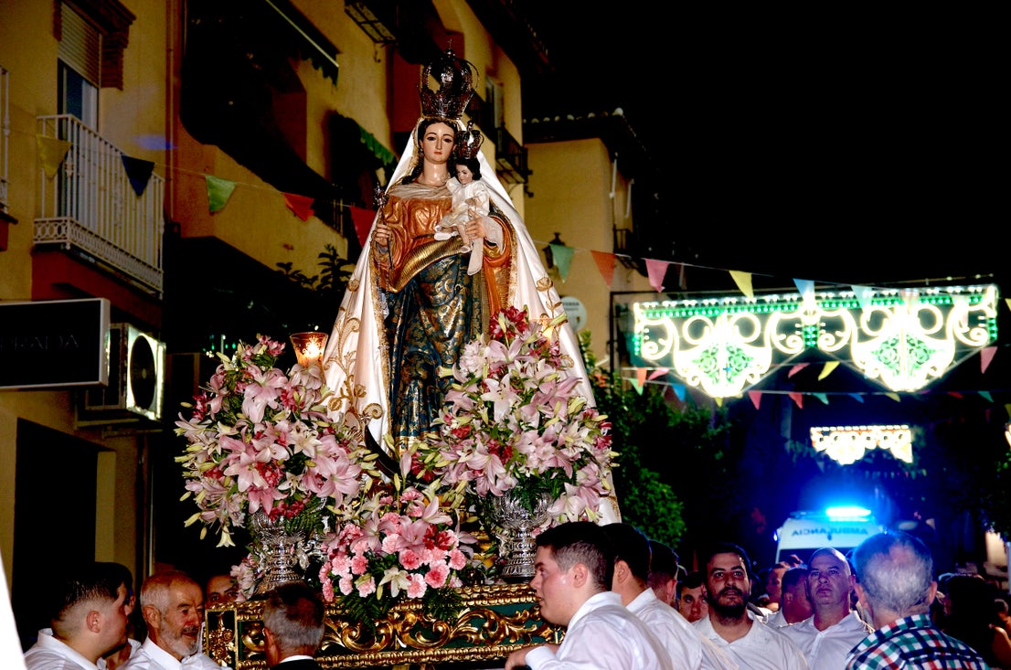 La emocionante procesión de San Roque y la Virgen del Rosario en Huétor Vega
