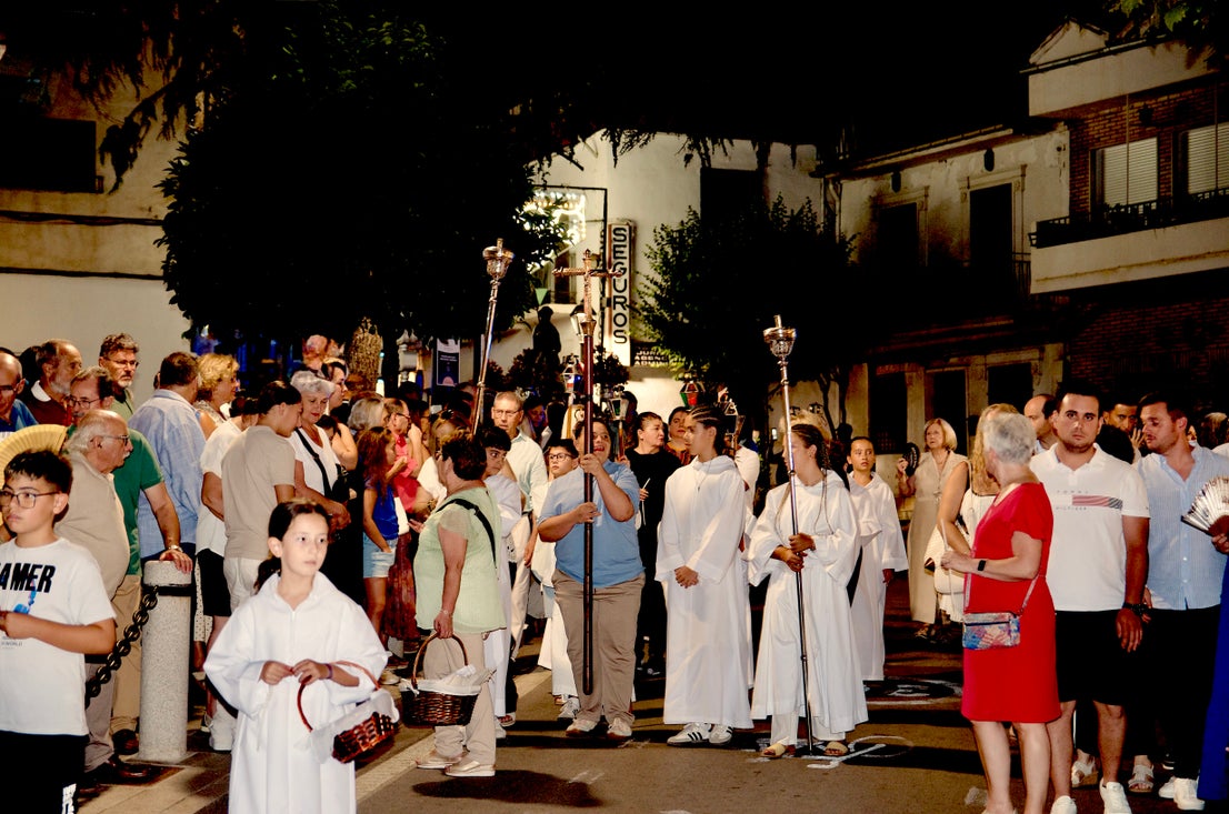 La emocionante procesión de San Roque y la Virgen del Rosario en Huétor Vega