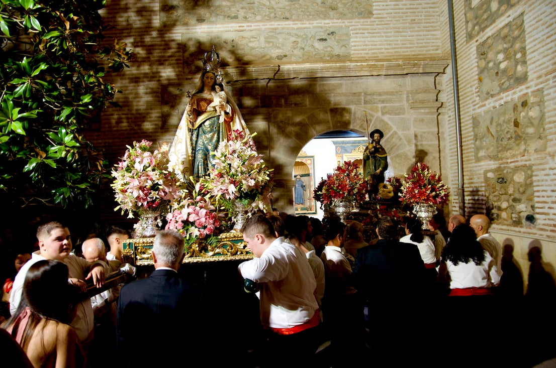 La emocionante procesión de San Roque y la Virgen del Rosario en Huétor Vega
