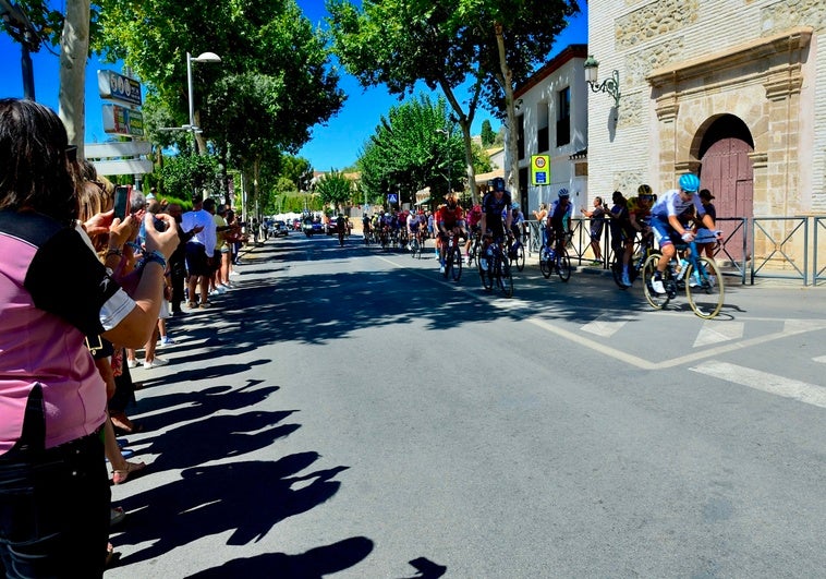 Paso de la Vuelta a España por Huétor Vega en 2022.