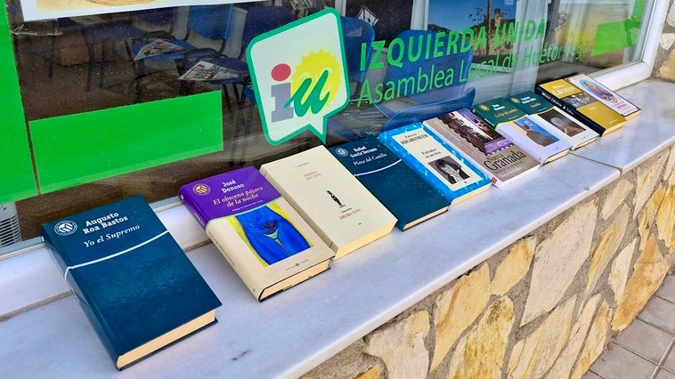 Izquierda Unida convierte su sede de Huétor Vega en un ‘escaparate lector’