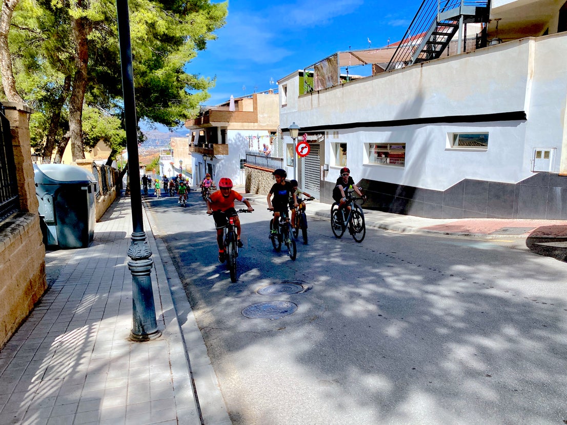 Barbacoa y regalos en el Día de la Bicicleta en Huétor Vega