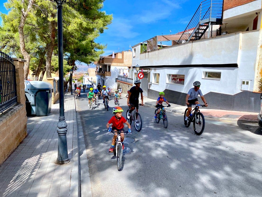 Barbacoa y regalos en el Día de la Bicicleta en Huétor Vega