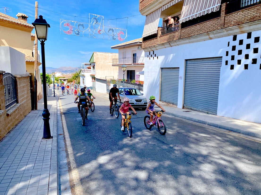 Barbacoa y regalos en el Día de la Bicicleta en Huétor Vega
