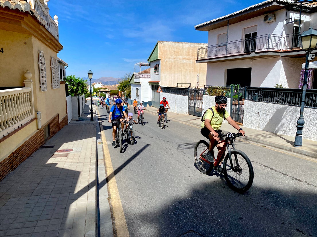 Barbacoa y regalos en el Día de la Bicicleta en Huétor Vega