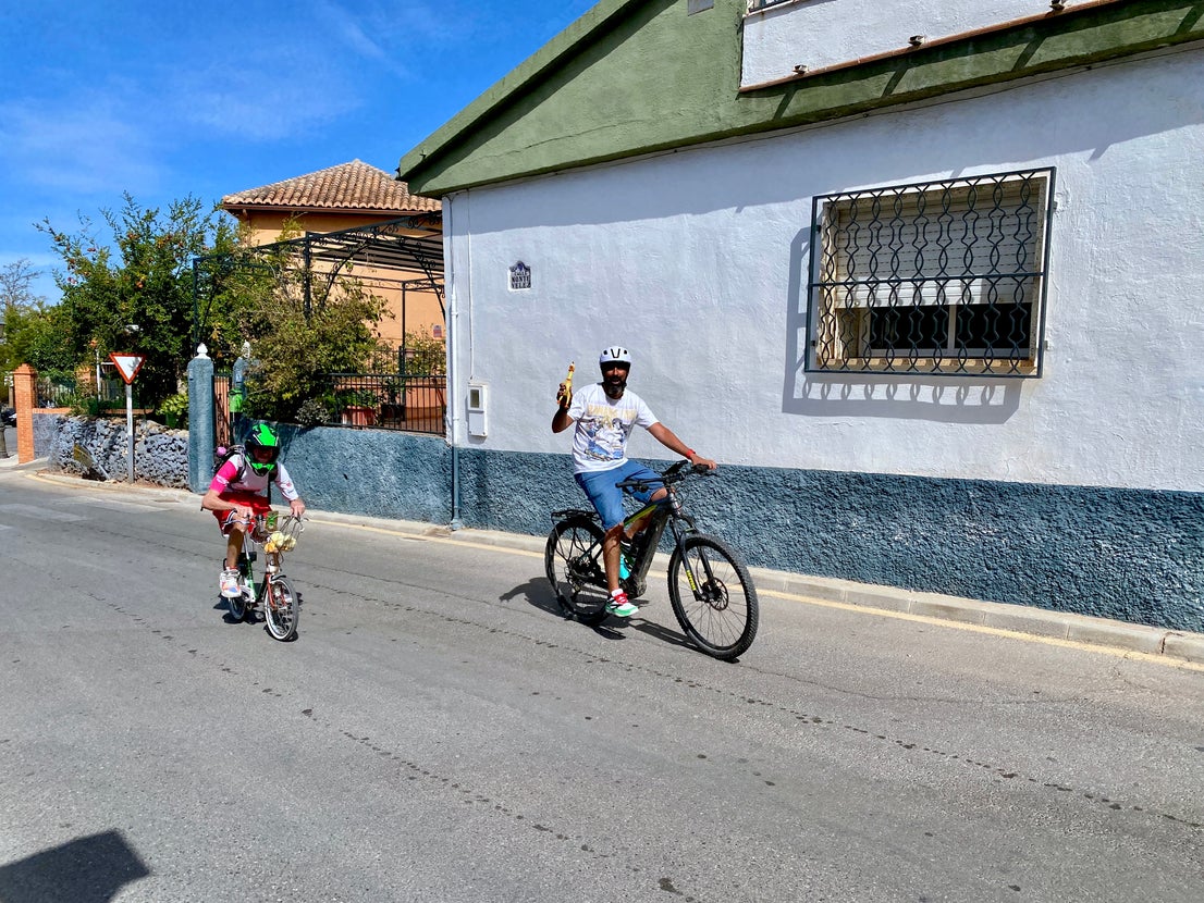 Barbacoa y regalos en el Día de la Bicicleta en Huétor Vega
