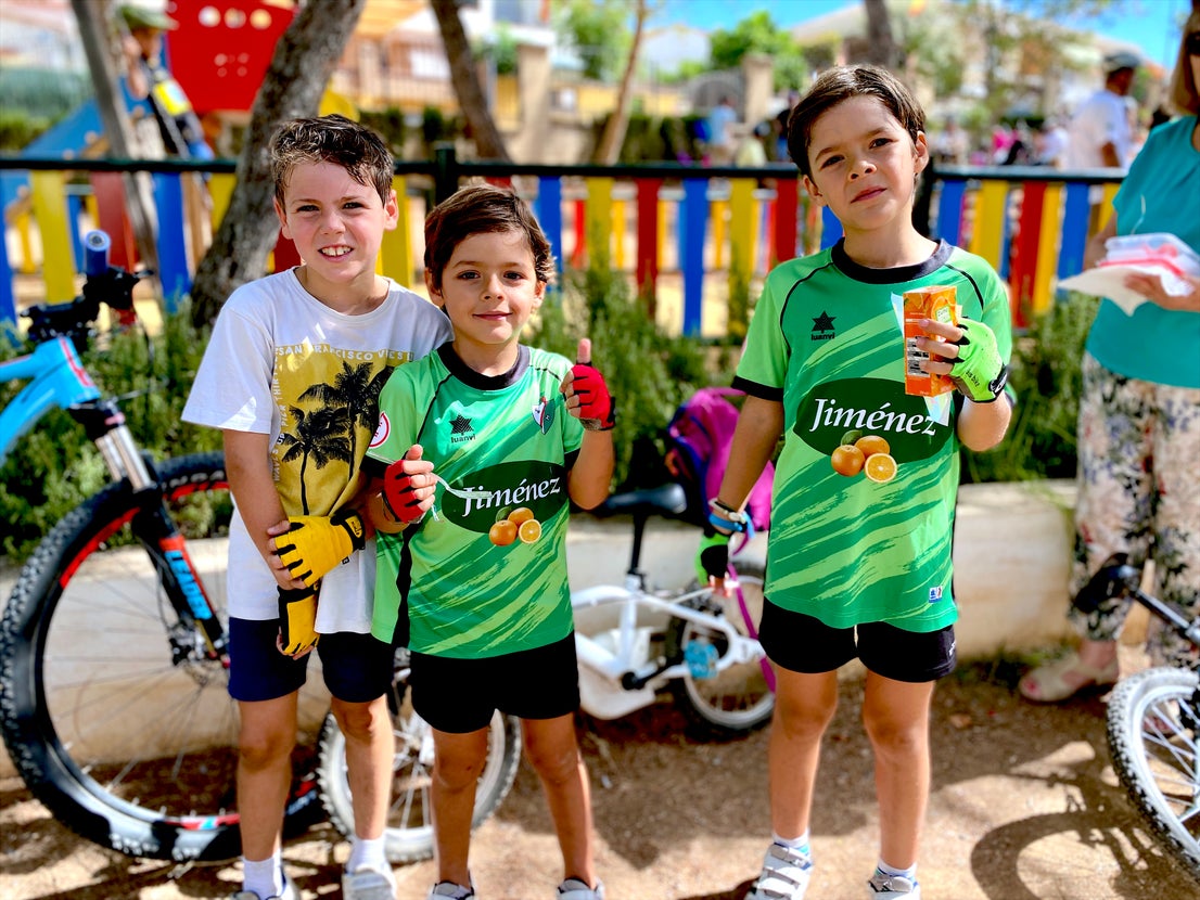 Barbacoa y regalos en el Día de la Bicicleta en Huétor Vega