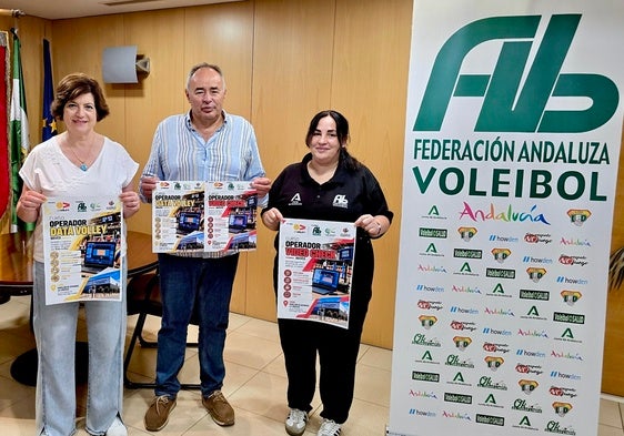 Celia Cobos, Mario del Paso y Magdalena Contreras, en la presentación de los cursos.