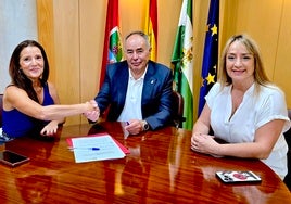 Belén Sánchez, Mario del Paso y Carolina Higueras, en la firma del convenio.