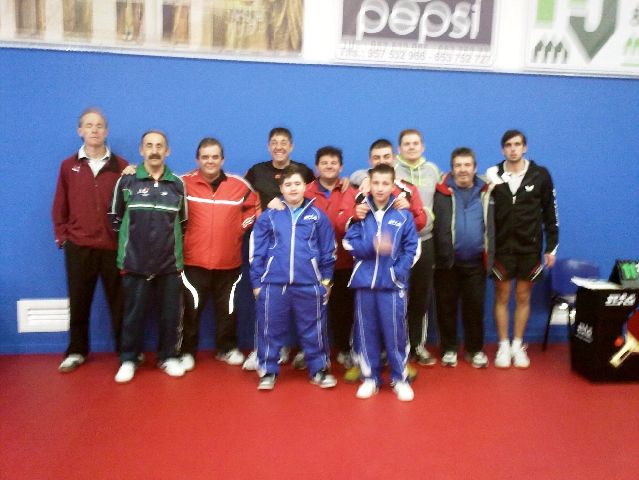 Un cuadrangular de tenis de mesa con un resultado muy amistoso