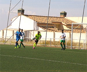 Fútbol: el Huétor Vega saborea su sexta jornada consecutiva como líder en Primera Andaluza