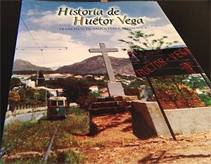El cronista oficial de Huétor Vega recoge la historia del municipio en un libro