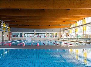 Ferrovial asume la gestión de la piscina municipal cubierta de Huétor Vega