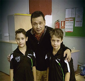 Los hermanos Urquízar deslumbran en el top de promesas de tenis de mesa de Andalucía