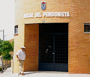 Huétor Vega estrena el Hogar del Pensionista tras 20 años de deliberaciones