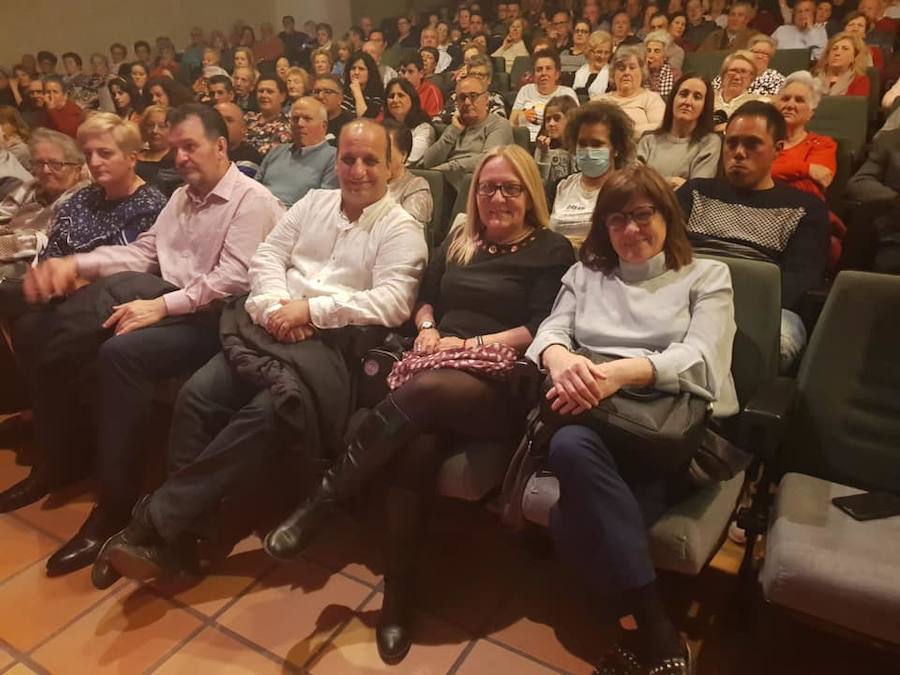 La artista llenó de aplausos el escenario de La Zubia.