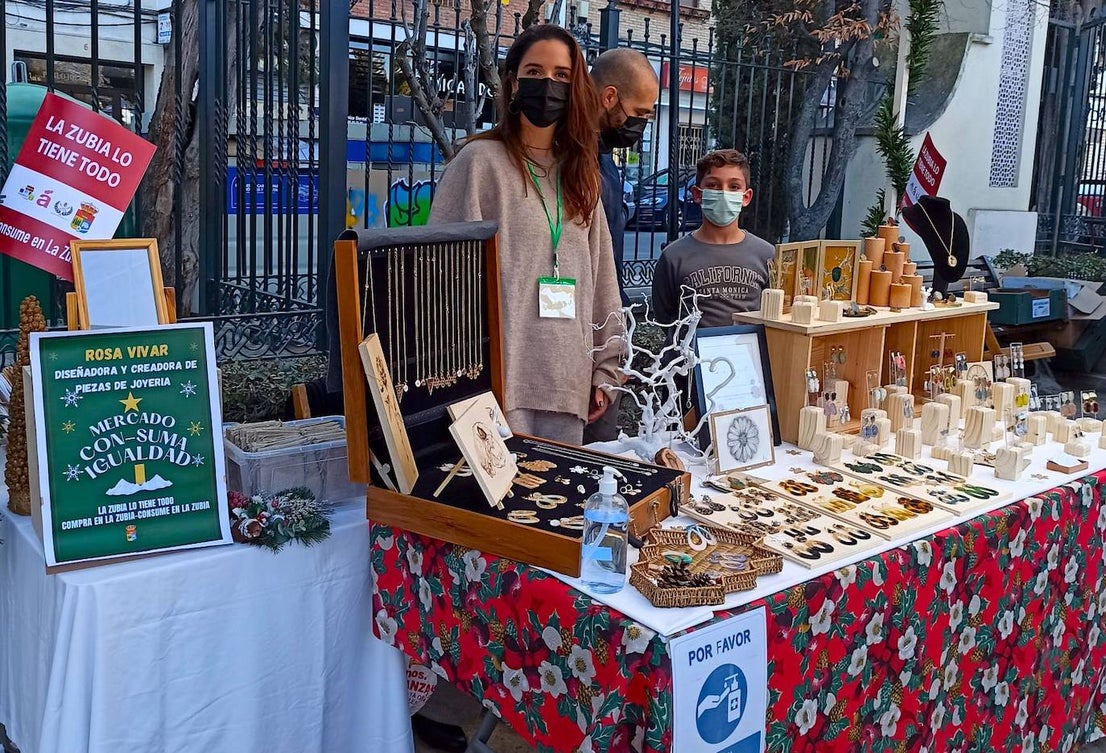 Fotos: Mercado navideño de artesanas en La Zubia