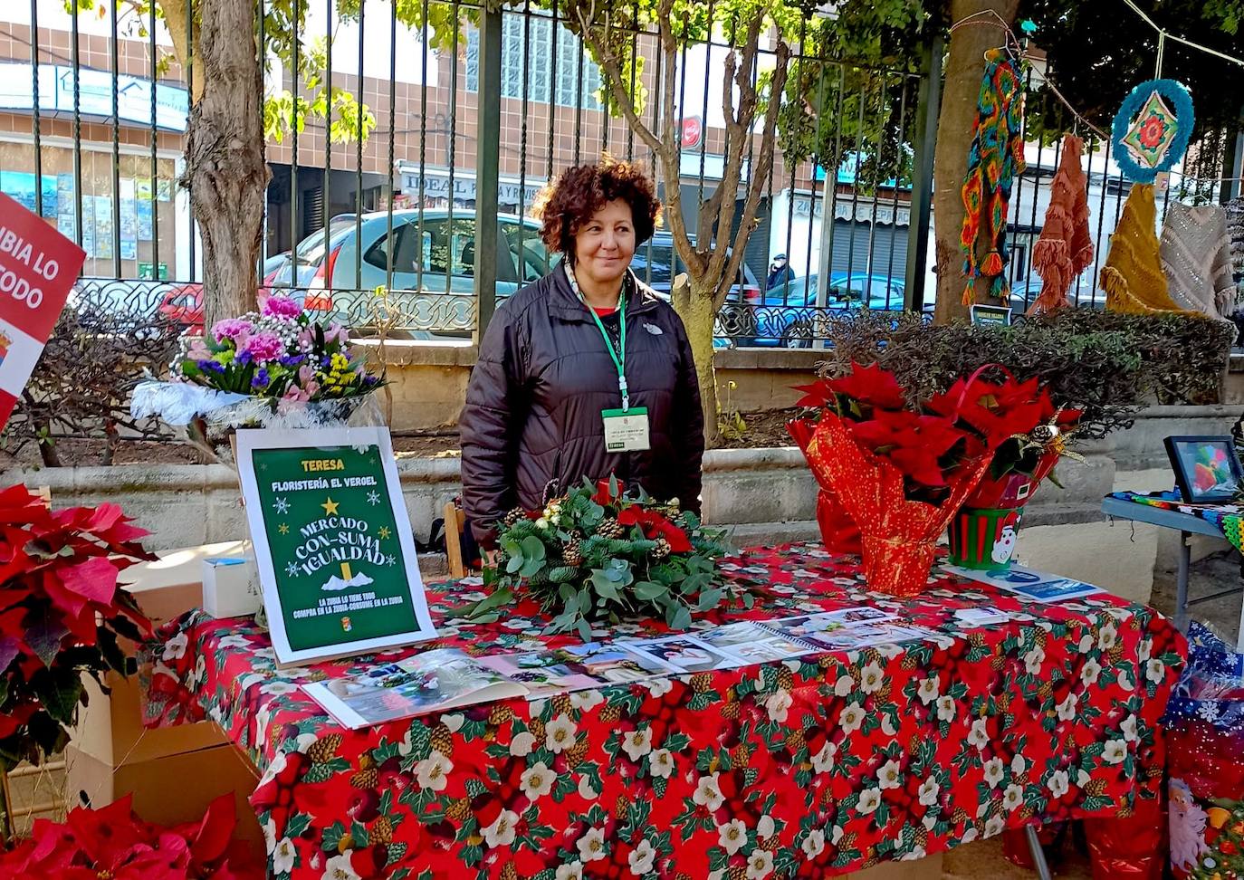 Fotos: Mercado navideño de artesanas en La Zubia