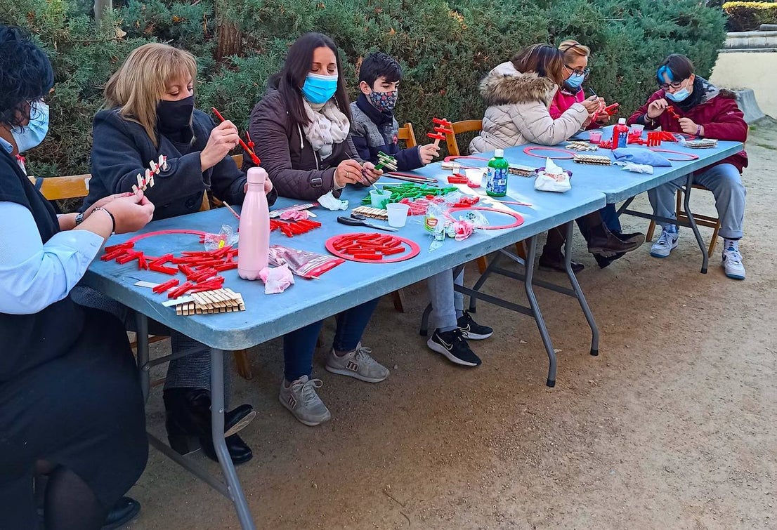 Fotos: Mercado navideño de artesanas en La Zubia