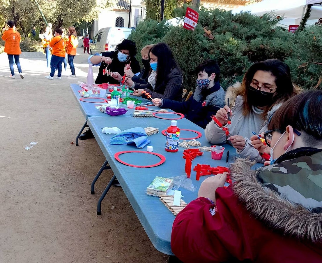 Fotos: Mercado navideño de artesanas en La Zubia