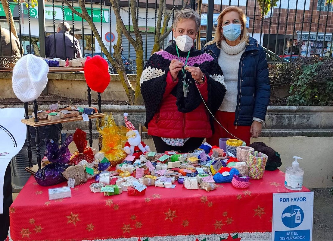 Fotos: Mercado navideño de artesanas en La Zubia