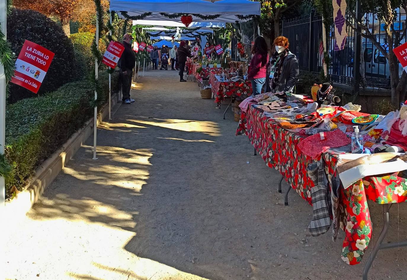 Fotos: Mercado navideño de artesanas en La Zubia