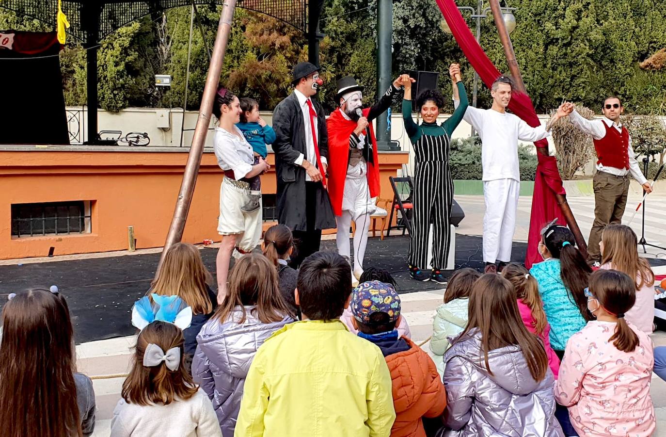El Parque de la Encina de La Zubia se transforma en una pista de circo gracias a 'La Gran Matiné'