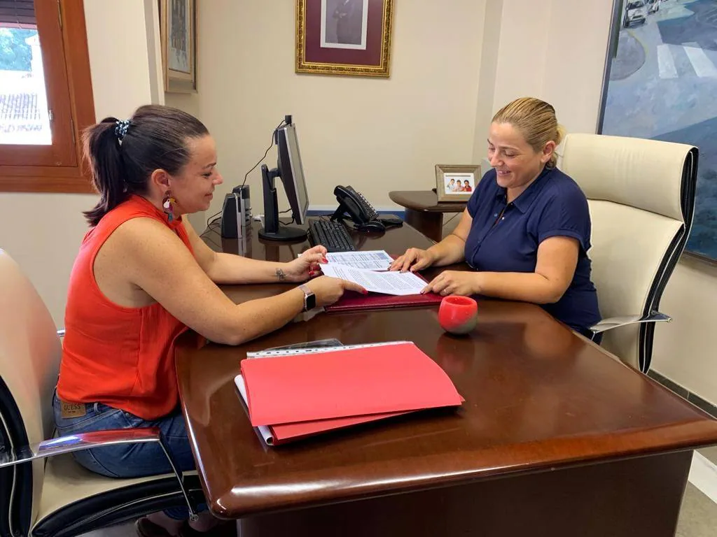 «Para este equipo de gobierno es una prioridad absoluta ayudar a aquellas familias de nuestro municipio que peor lo están pasando«, afirma la alcaldesa de La Zubia.