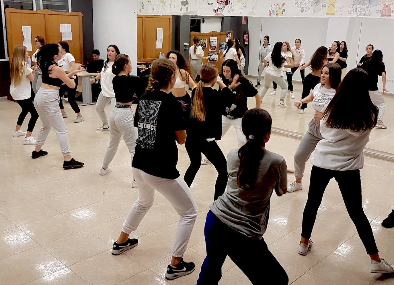 Más de 200 jóvenes de La Zubia aprenderán a bailar &#039;hip hop&#039; en la Escuela de Danza Urbana
