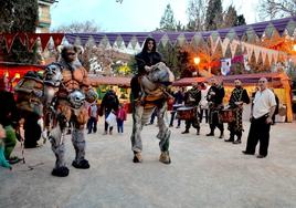 El mercado medieval de La Zubia recuerda la visita de Isabel la Católica a 'Al Zawiya' en 1491.