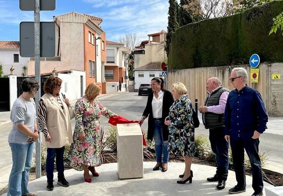 El Ayuntamiento de La Zubia dedica una plaza a Almudena Grandes