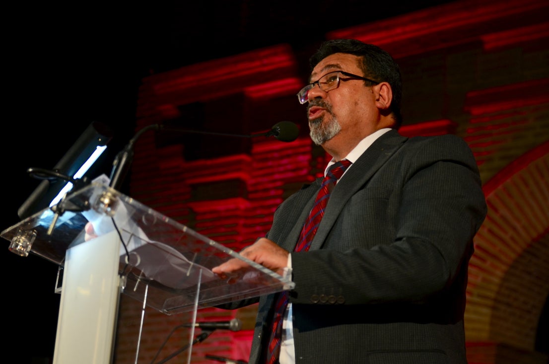 Amancio Prada recibe el Premio Internacional Poesía en El Laurel