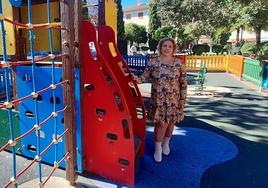 La alcaldesa de La Zubia, Puri López, en uno los parques del municipio.