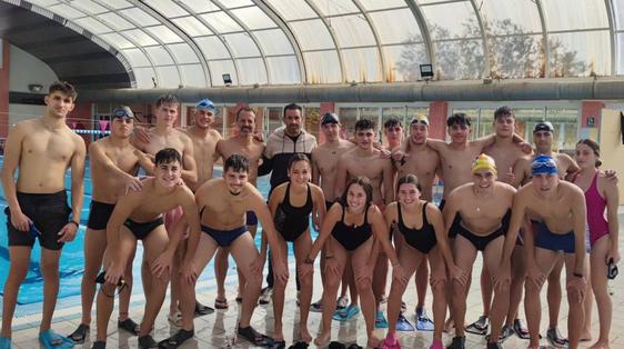 Los escolares de La Zubia mejorarán su técnica de nado en la piscina municipal