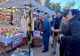 La Zubia estimula el comercio local con su mercado navideño de artesanos