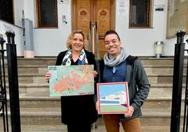 La alcaldesa, Puri López, y el concejal de Turismo, Daniel Aguilera, presentan el nuevo callejero.