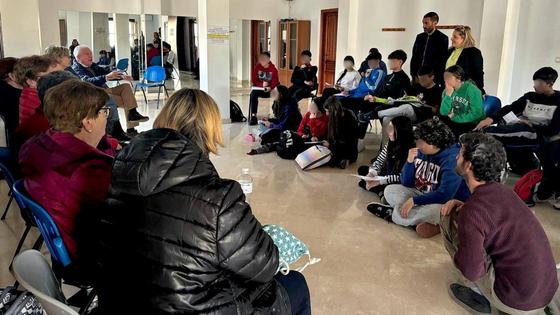 Jóvenes y mayores de La Zubia conviven en un encuentro intergeneracional