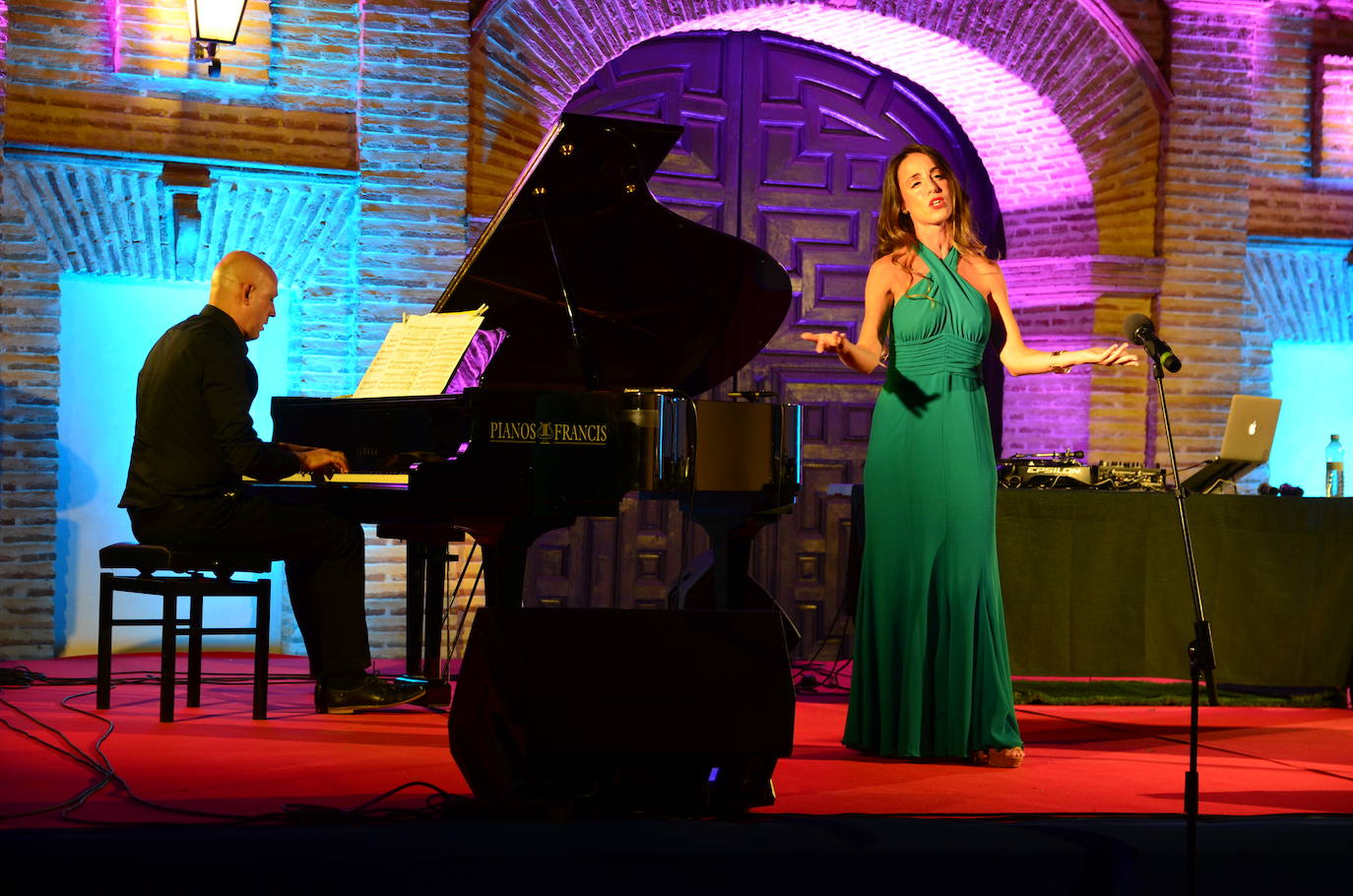 Arranca en La Zubia el festival Poesía en el Laurel