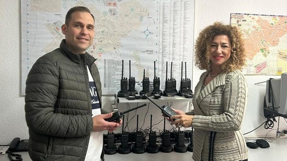La Zubia adquiere un nuevo vehículo y una emisora de radio para Protección Civil