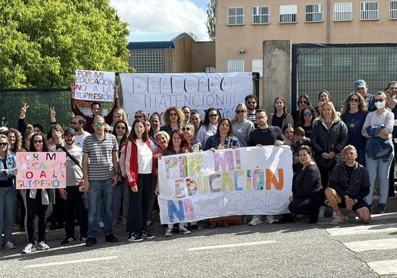 Familias del CEIP Alzawiya de La Zubia protestan por el cierre de una línea de Infantil