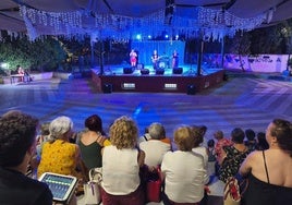 Calequi y Las Panteras, a su paso por La Zubia la semana pasada.