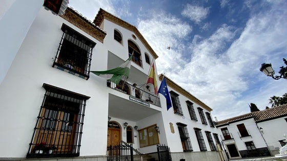 El equipo de gobierno de La Zubia señala que el PP «ya aprobó subir el IBI hace trece años»