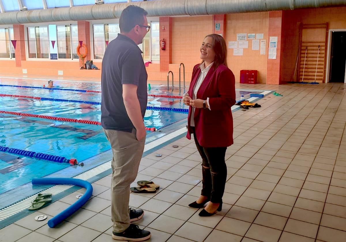 La Zubia instala placas solares en la piscina cubierta para hacerla más eficiente