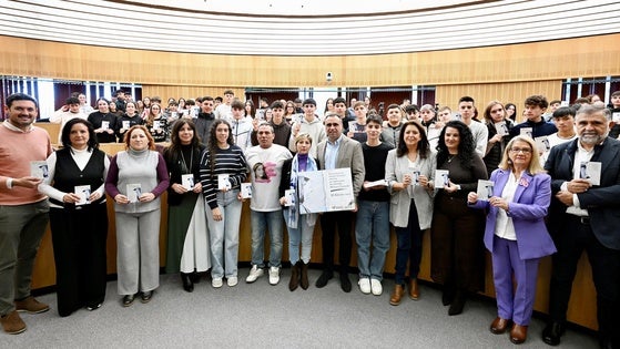 Un alumno de Bachillerato de La Zubia gana el concurso provincial de microrrelatos del 25N