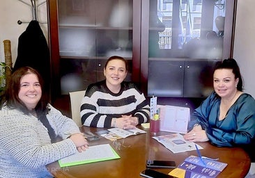 La alcaldesa y la concejala de Bienestar Social, reunidas con Asociación Engloba.